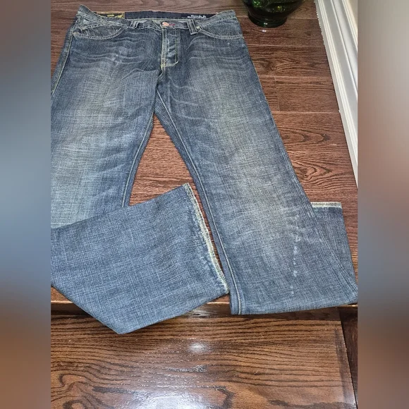 Rock & Republic Faded Blue Denim Jeans - Picture 7 of 15